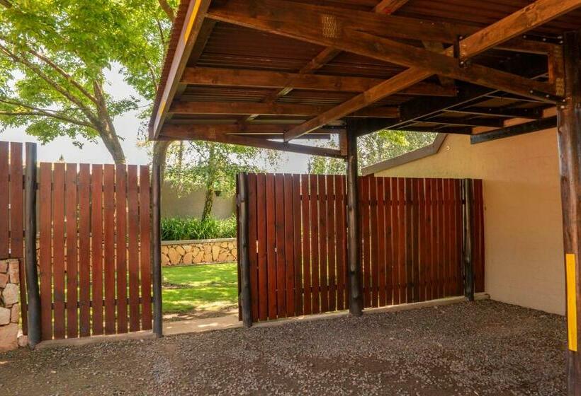 デラックススタジオ, Camdeboo Place