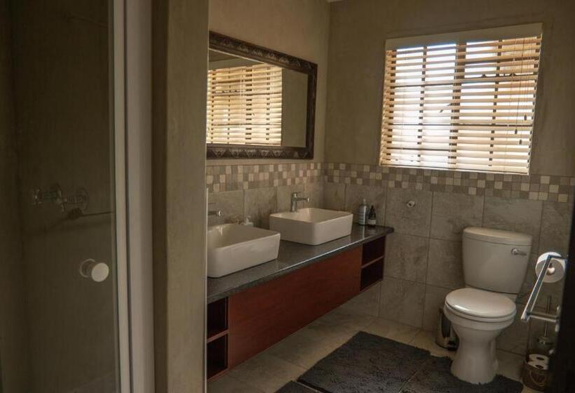 デラックススタジオ, Camdeboo Place