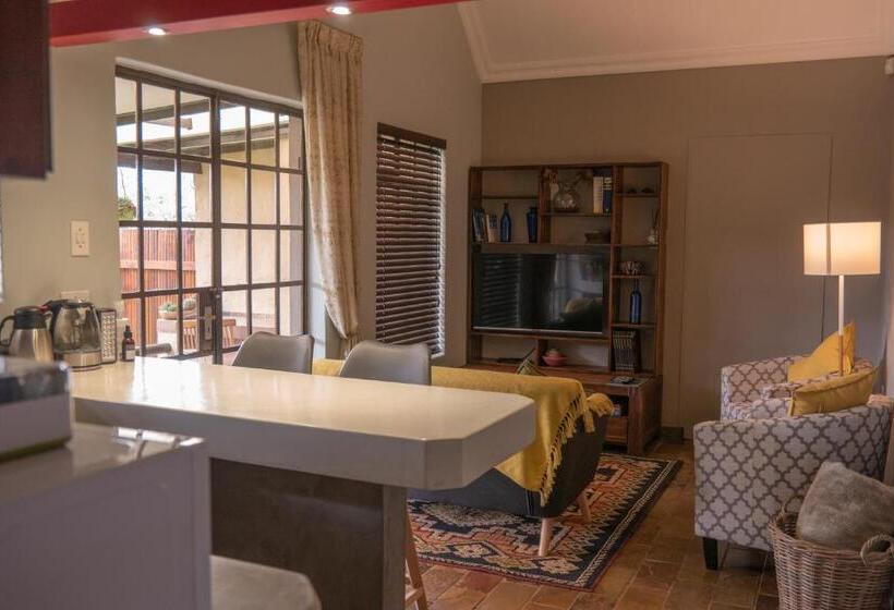 استودیوی لوکس, Camdeboo Place