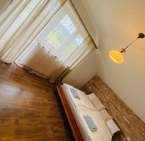 غرفة قياسية مزوَّدة بشُرفة, Gold Horse Vendégház