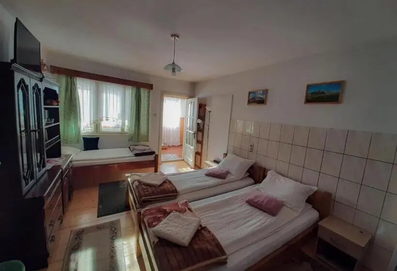 Standard Kolmen Hengen Huone, Kerekes Vendégház