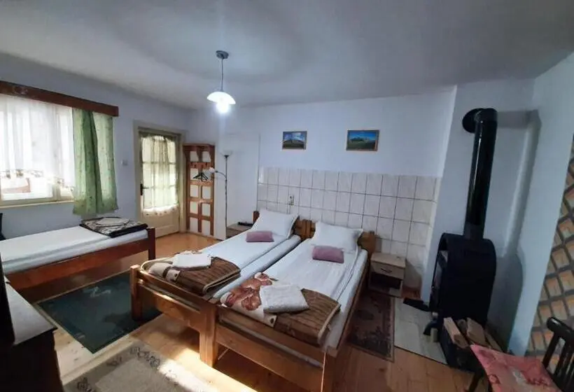 Standard Kolmen Hengen Huone, Kerekes Vendégház
