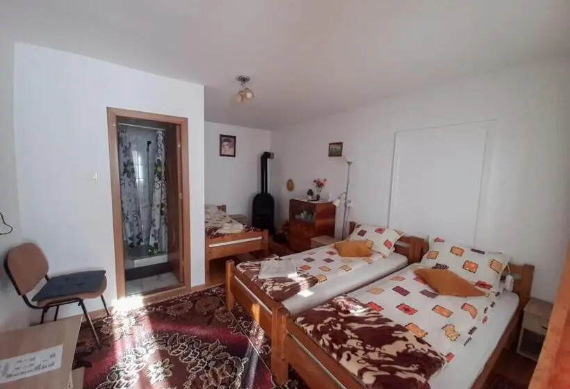 Standard Kolmen Hengen Huone, Kerekes Vendégház