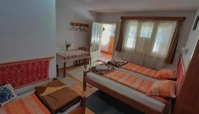 Perhehuone, Kerekes Vendégház