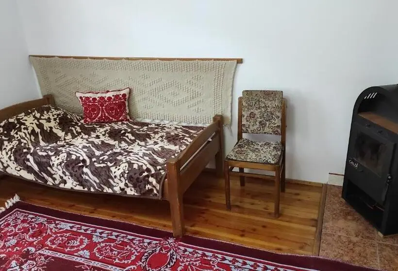 Perhehuone, Kerekes Vendégház