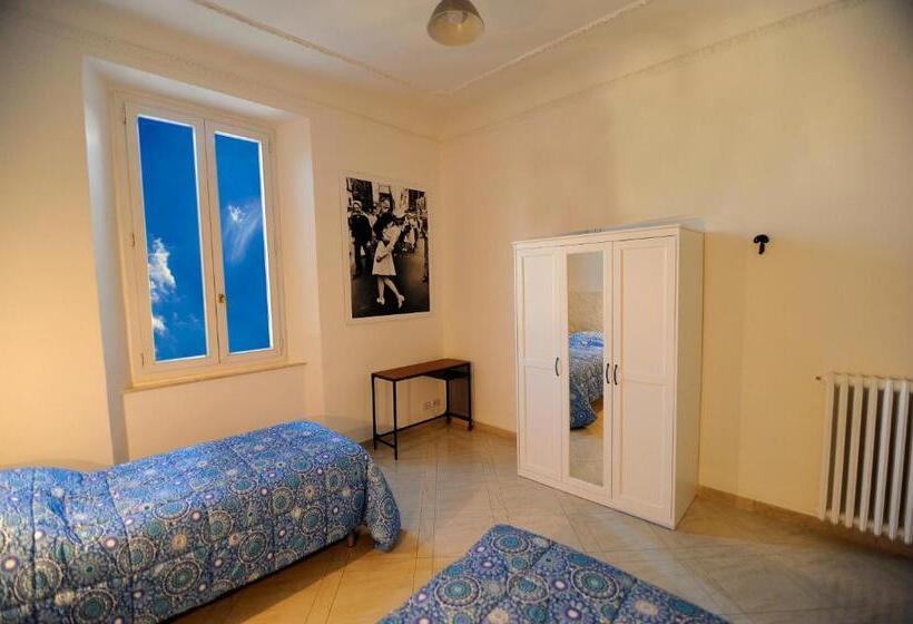 스탠다드 트리플 룸(3인실) 외부 욕실, La Marina