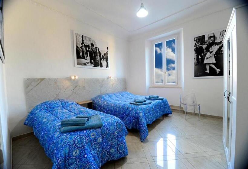 스탠다드 트리플 룸(3인실) 외부 욕실, La Marina