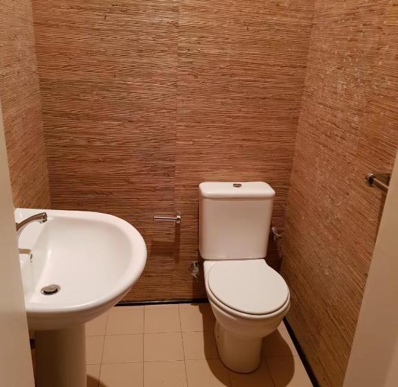 اتاق استاندارد سه تخته با چشم‌انداز باغ, Rose View Guest House