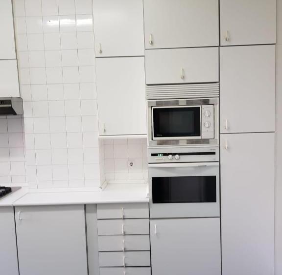اتاق استاندارد چهارنفره با چشم‌انداز باغ, Rose View Guest House