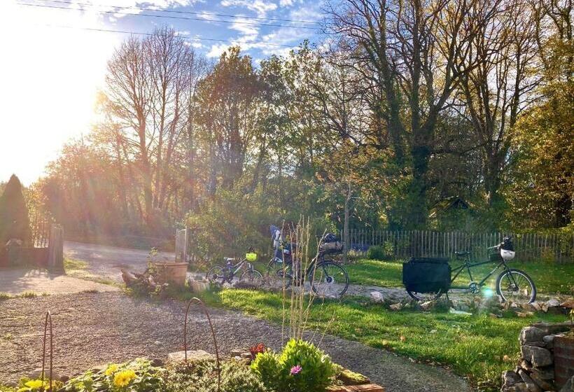 חדר משפחתי נוף לגינה, L App Art Des Ateliers Gerny