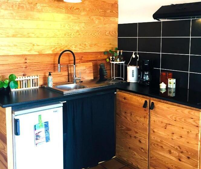 חדר משפחתי נוף לגינה, L App Art Des Ateliers Gerny