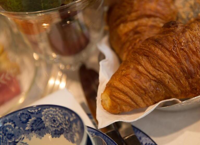 スタンダードルーム, Twos In Bruges