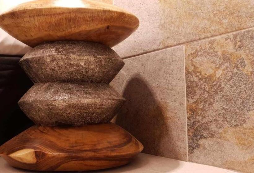 اتاق اکونومی, El Silencio Boutique Room