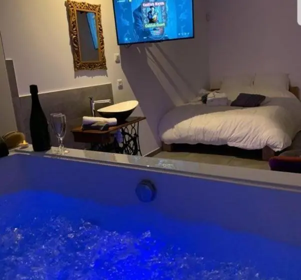 スタンダードスタジオ, Elle & Lui En Jacuzzi