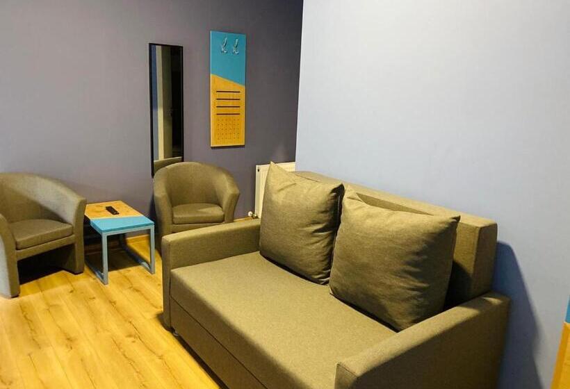 家庭间, Pensiunea Urban Point