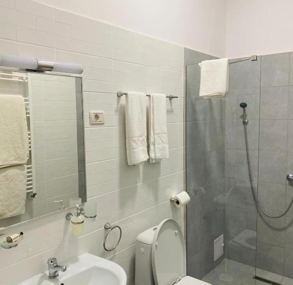 家庭间, Pensiunea Urban Point