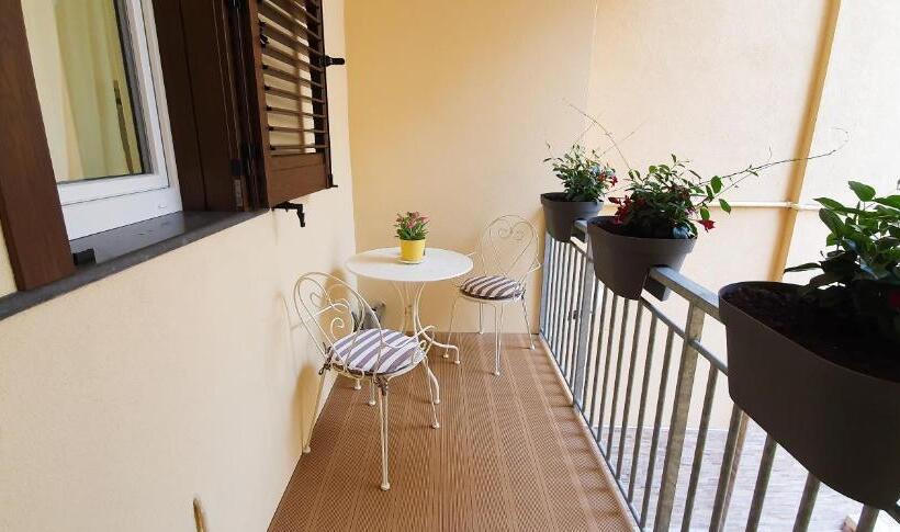 Дом 3 Спальни, Casa De Amicis 18