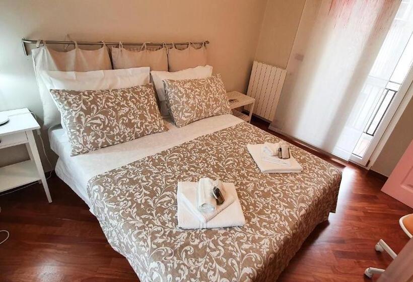 Номер Стандарт Трехместный, Casa De Amicis 18