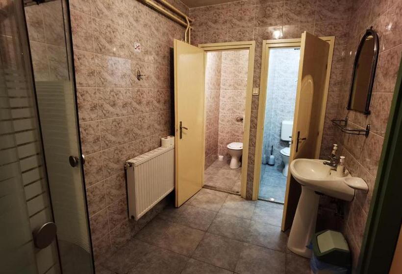 ファミリールーム, Komplex Rendezvénytermek Panzió Apartman Irodák