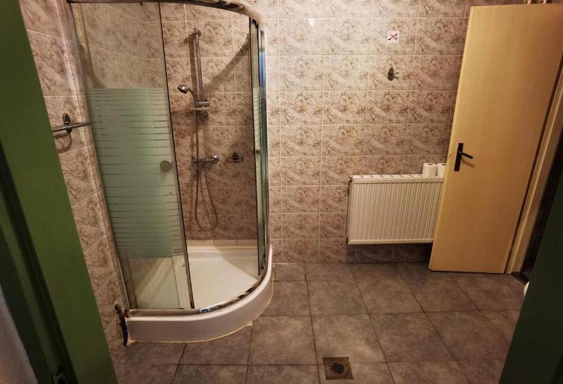 ファミリールーム, Komplex Rendezvénytermek Panzió Apartman Irodák