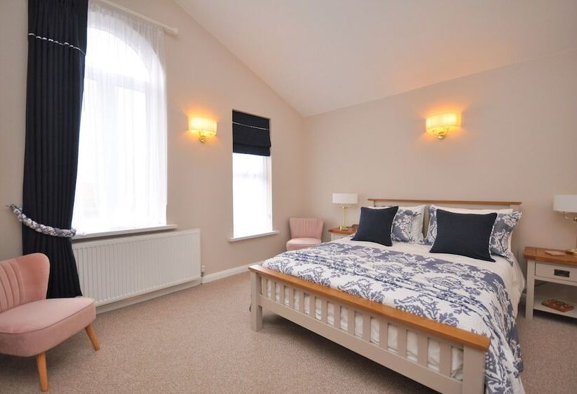 חדר דלוקס, Sixteen B