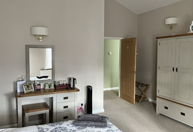 חדר דלוקס, Sixteen B