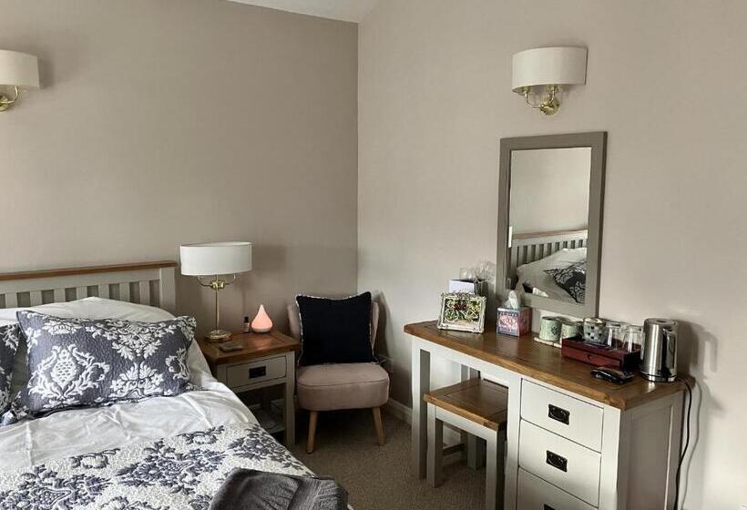 חדר דחוקס עם מיטת קינג, Sixteen B