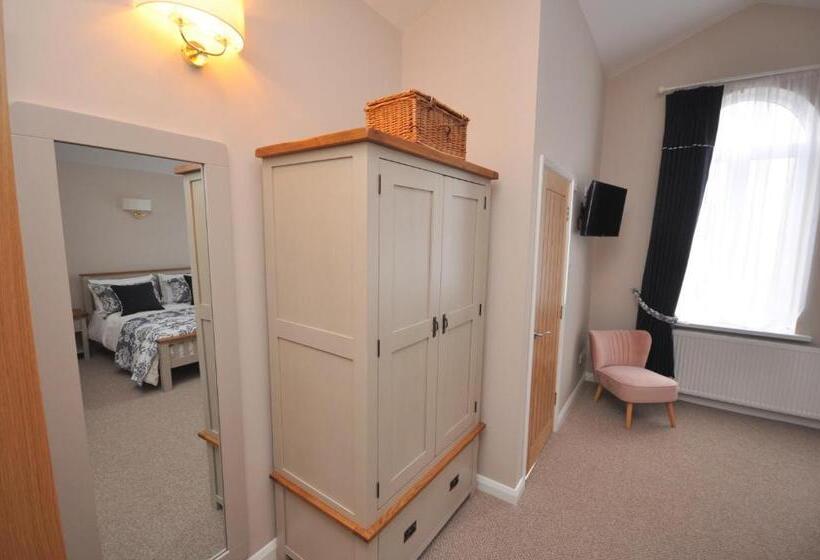 חדר דחוקס עם מיטת קינג, Sixteen B