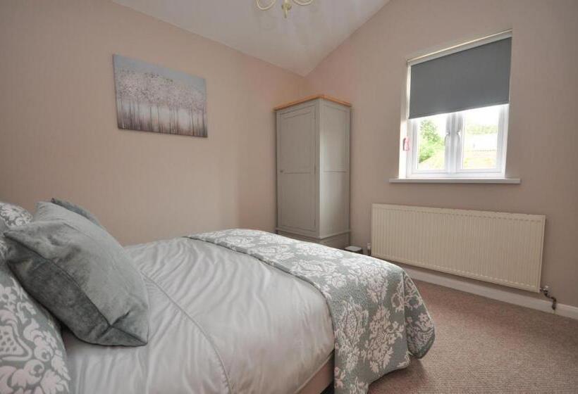 חדר דלוקס, Sixteen B