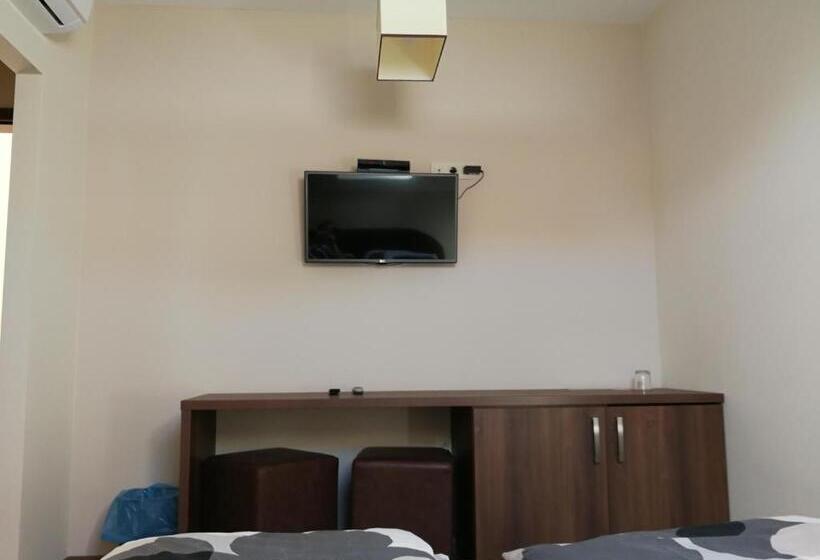 Standardrum, Viktória Lovas Panzió