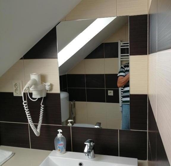 Standardrum, Viktória Lovas Panzió