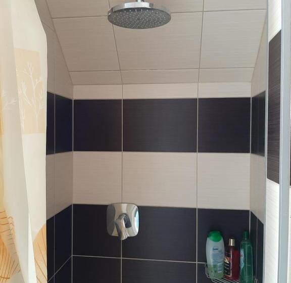 Standardrum, Viktória Lovas Panzió