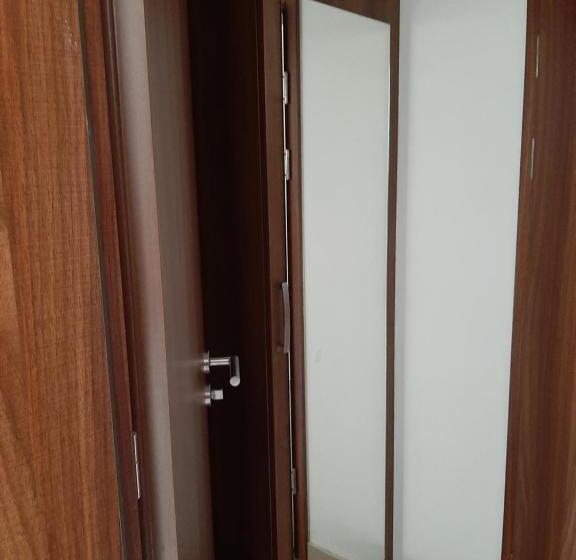 Familjerum, Viktória Lovas Panzió