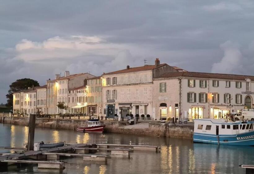 Дом 4 Спальни, La Martinoise Patio