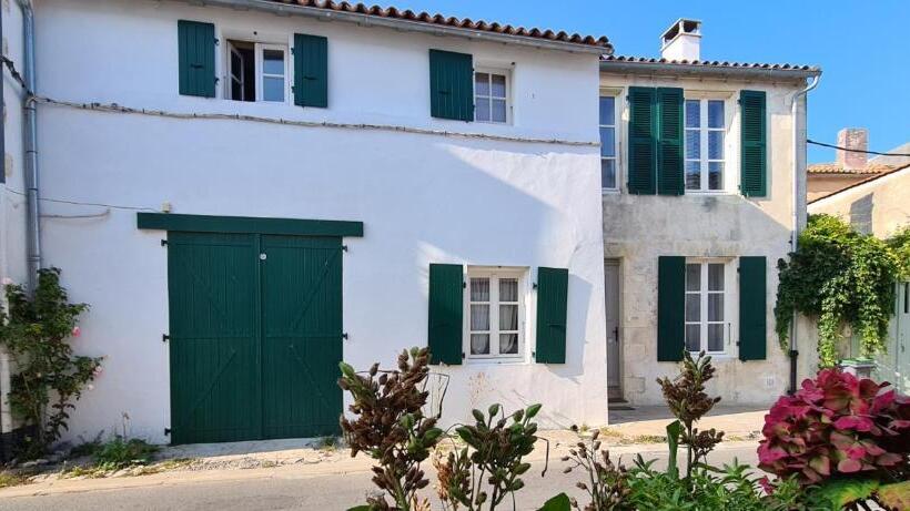 Дом 4 Спальни, La Martinoise Patio