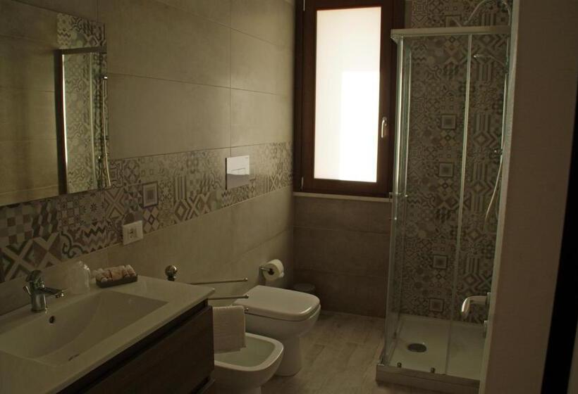 اتاق خانوادگی, Stella Fenicia