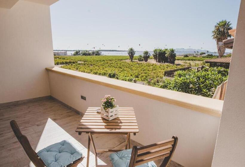 سوییت با چشم‌انداز دریا, Stella Fenicia