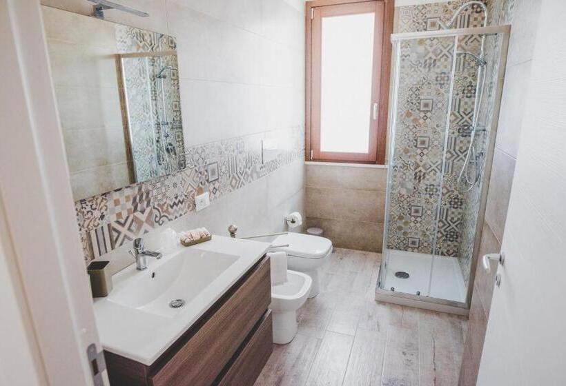 سوییت با چشم‌انداز دریا, Stella Fenicia