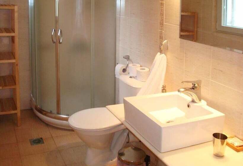 شقة غرفة واحدة, Indigo Studios