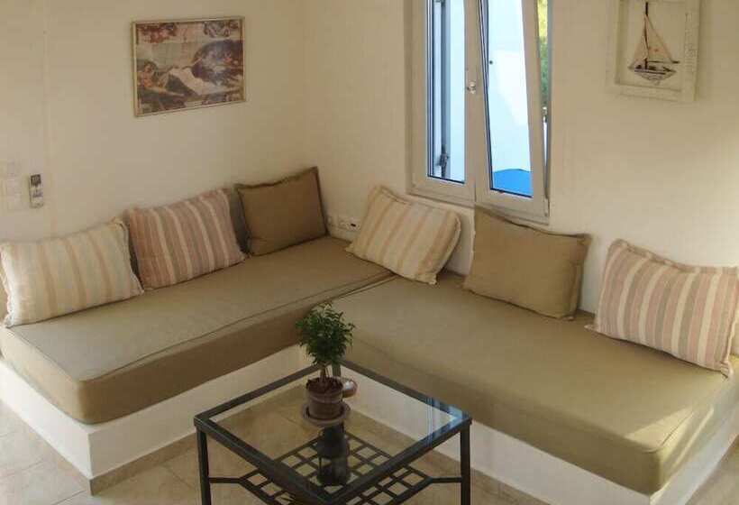 דירת חדר, Indigo Studios