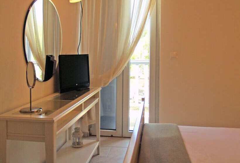 شقة غرفة واحدة, Indigo Studios