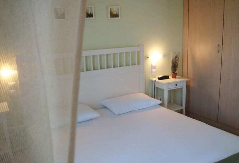 דירת חדר, Indigo Studios