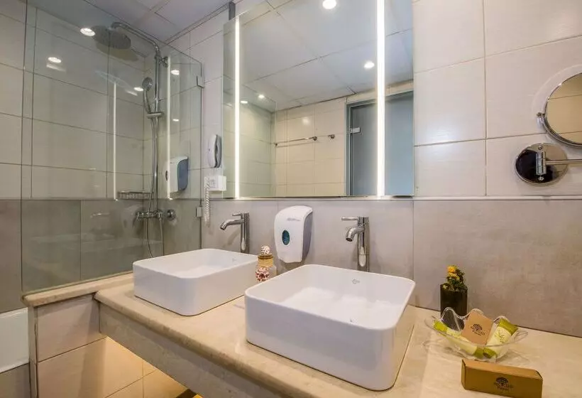 اتاق خانوادگی با چشم‌انداز کوه, Kiani Beach Resort Family All Inclusive