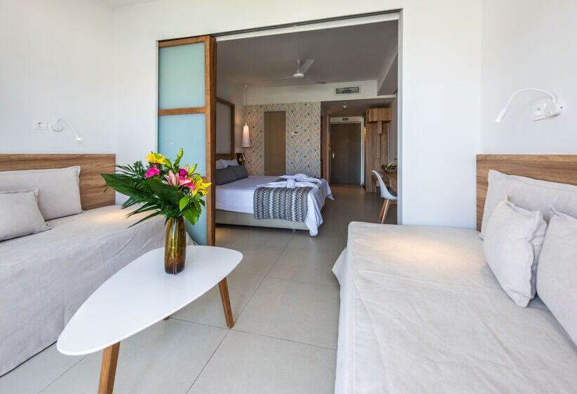 اتاق سوپریور خانوادگی با چشم‌انداز دریا, Kiani Beach Resort Family All Inclusive