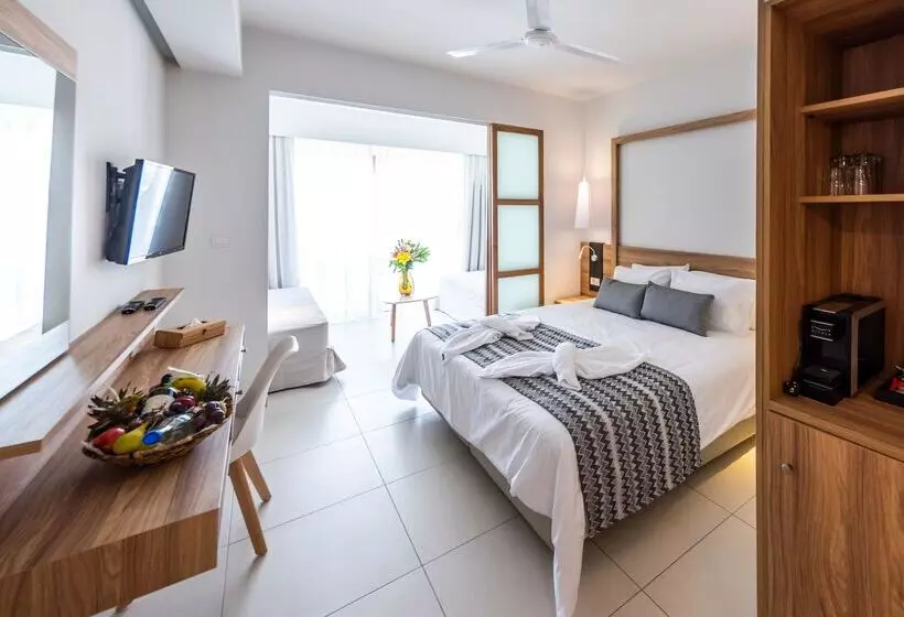 اتاق سوپریور خانوادگی با چشم‌انداز دریا, Kiani Beach Resort Family All Inclusive