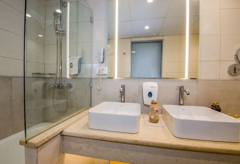 اتاق خانوادگی با چشم‌انداز کوه, Kiani Beach Resort Family All Inclusive