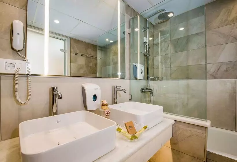 اتاق سوپریور خانوادگی با چشم‌انداز دریا, Kiani Beach Resort Family All Inclusive