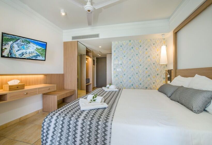 اتاق سوپریور خانوادگی با چشم‌انداز دریا, Kiani Beach Resort Family All Inclusive