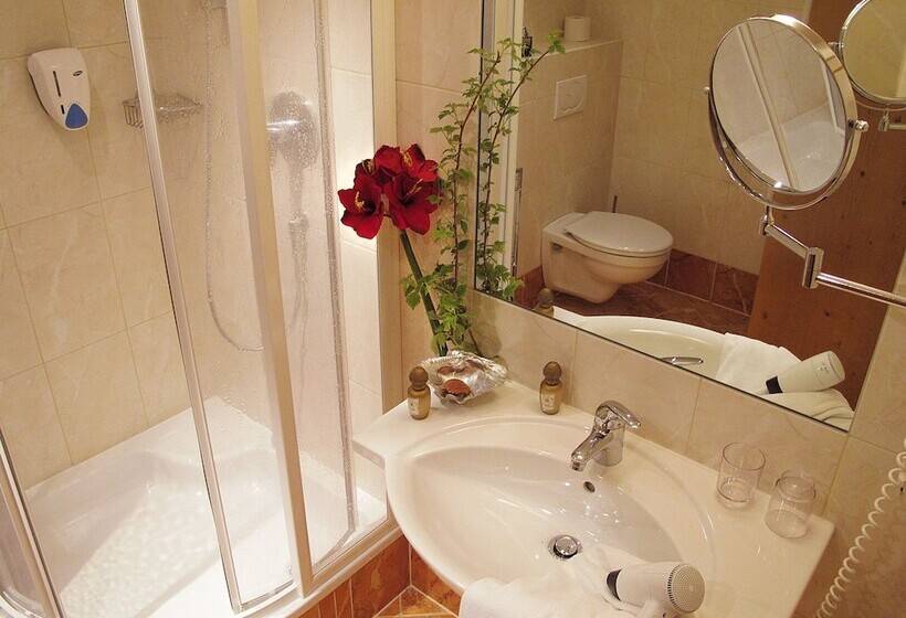 جناح مطلّ علي الجبل, Loipenstubn