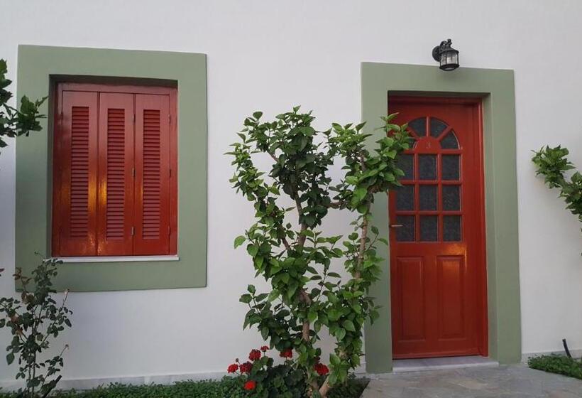 غرفة قياسية, The Flower Of Monemvasia